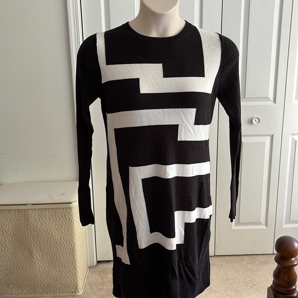 👗BOGO- Mossimo black and white abstract long sleeve sweater dress. Size XL. - Picture 1 of 3